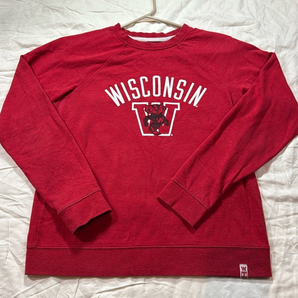 W14. Wisconsin Badger Under Armour Red Sweatshirt (s)